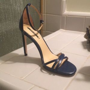 Navy blue highheels!